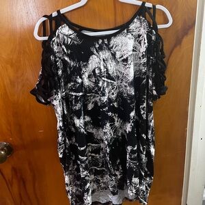 Torrid LoveSick Criss Cross Sleeve Tee Size 1